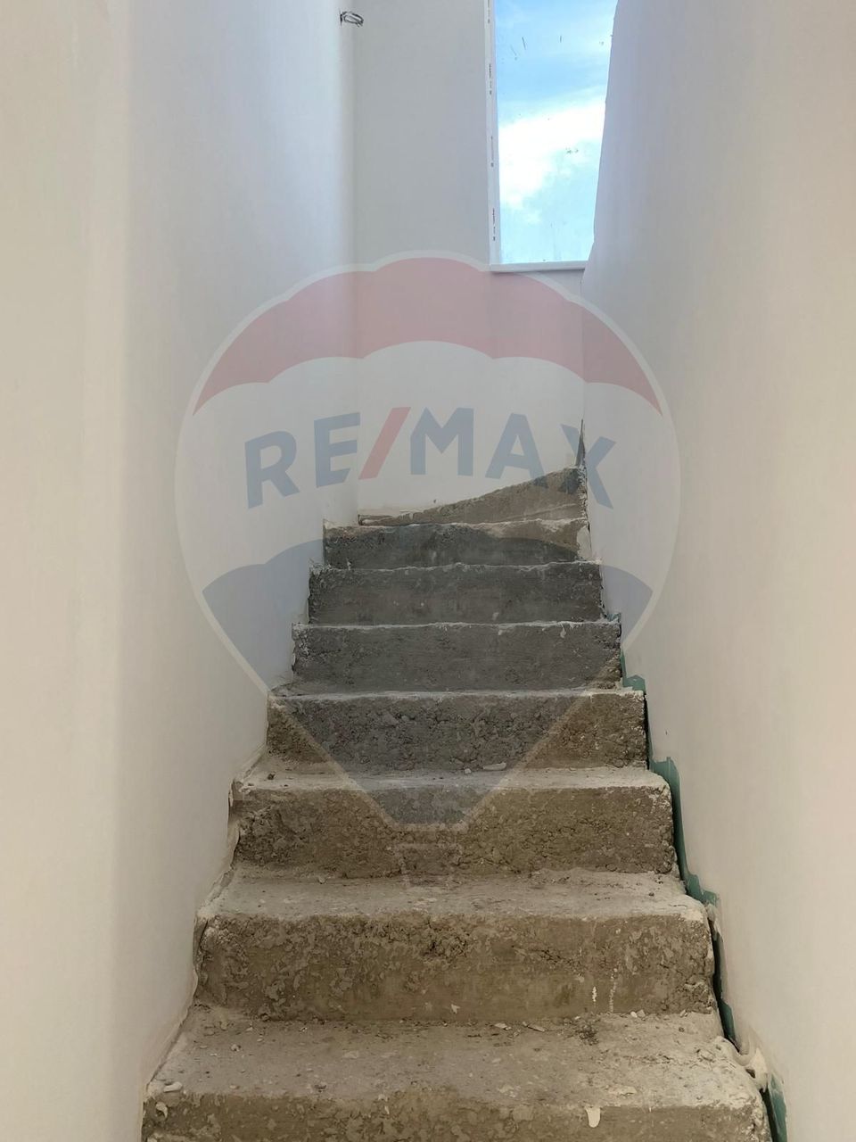 DE VANZARE Vilă cu 4 camere Otopeni