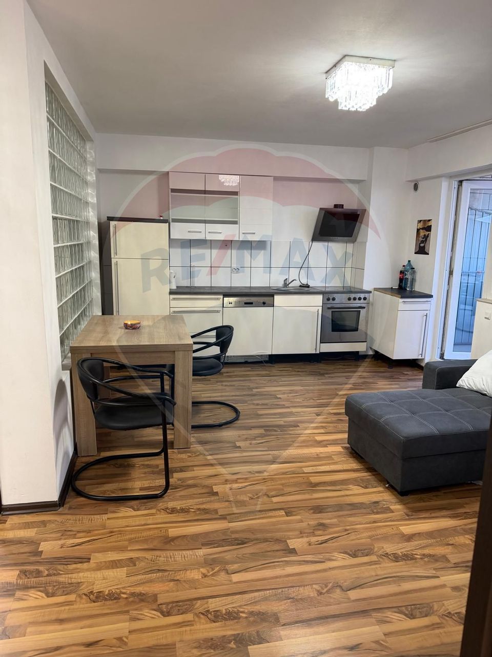 De vanzare apartament cu 2 dormitoare si living open space în Nufarul