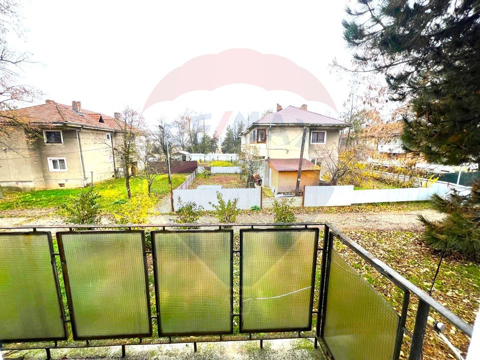 Apartament cu 3 camere de vânzare în comuna Răcăciuni