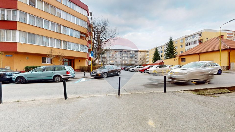 37.4sq.m Commercial Space for rent, Astra area