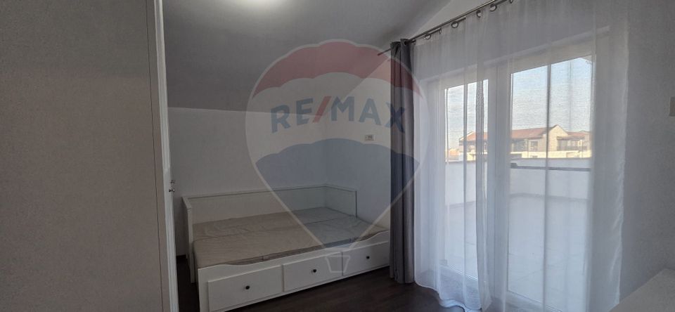 Apartament cu 3 camere de închiriat