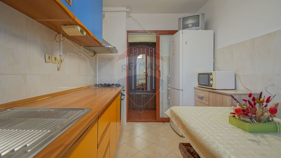 3 room Apartment for sale, Tractorul area