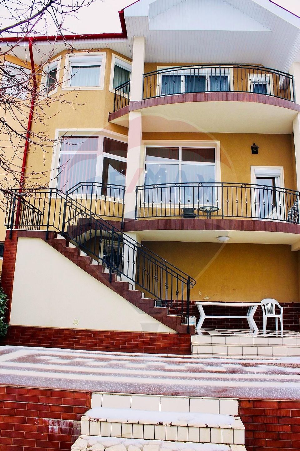 Casă / Vilă cu 6 camere de vânzare în zona Oncea