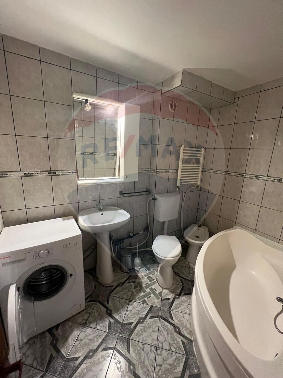 Apartament 3 camere în zona Sud-Vest ROMPETROL