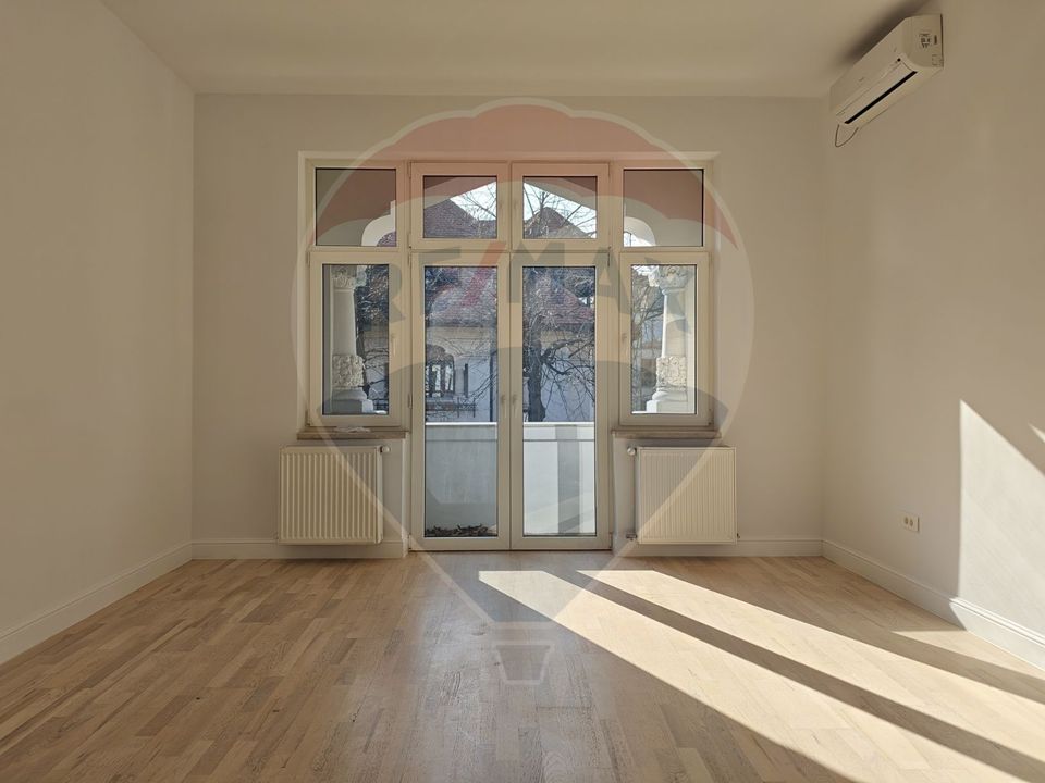 Apartament în vilă din perioada interbelică proaspăt renovat