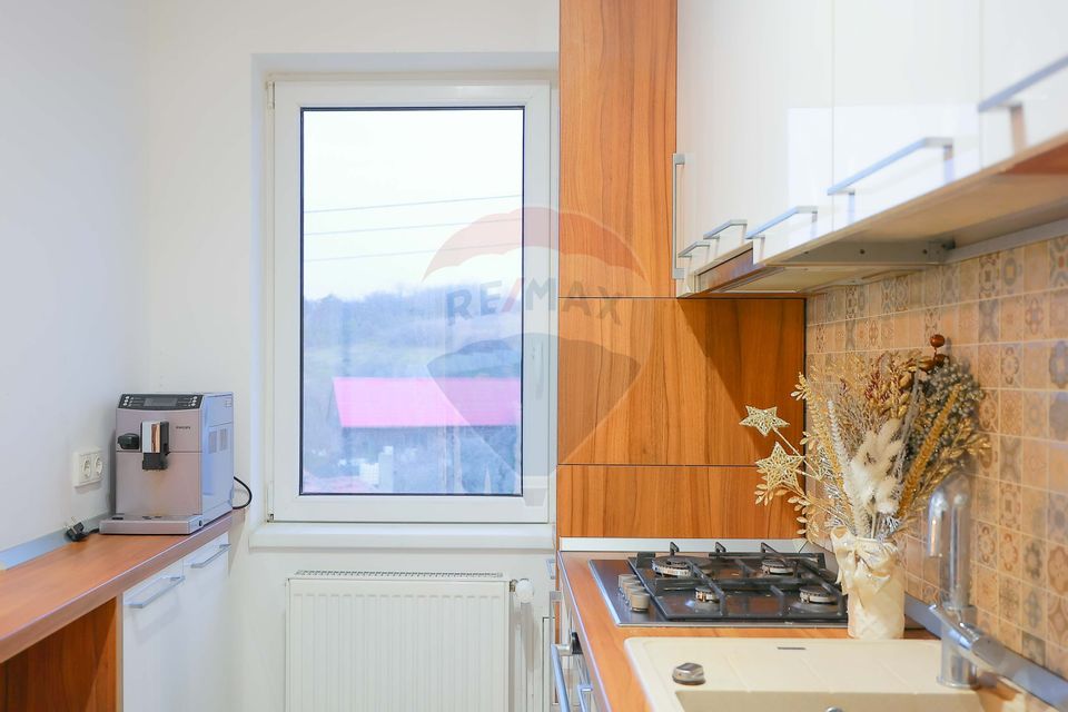 Apartament de Vânzare cu 3 camere și Parcare, Zona Dealuri