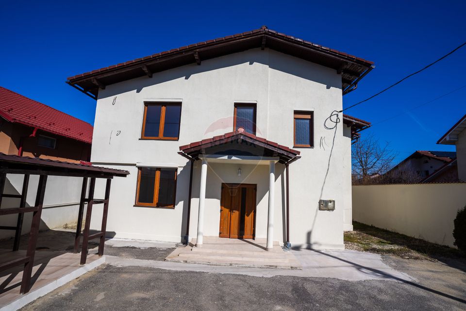 Casă individuală de Vânzare, 242mp utili+ teren de 380mp, în Pitești
