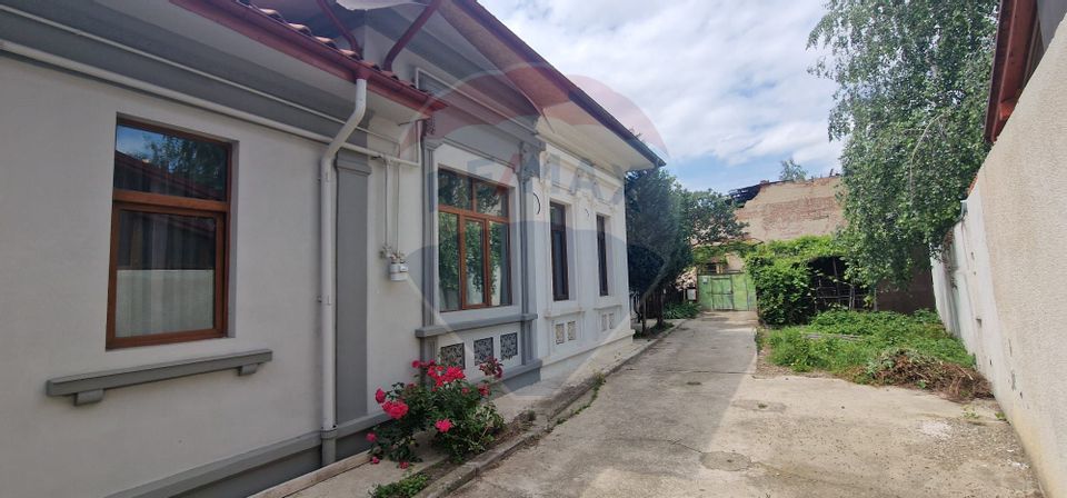 Corp cladire, 3 camere de vânzare, central, CABINET MEDICAL