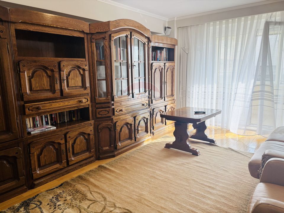 Apartament de închiriat cu 4 camere, 2 băi, str. Gh. Costaforu, Oradea