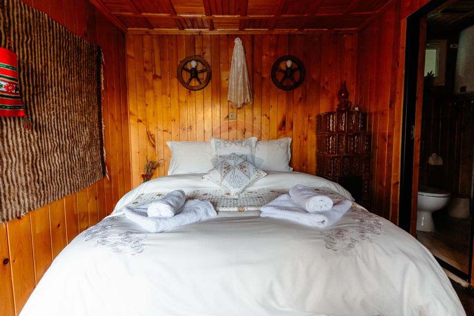 Vânzare pensiune renovată 2025 – 6 camere, Corbșori (Poenari)