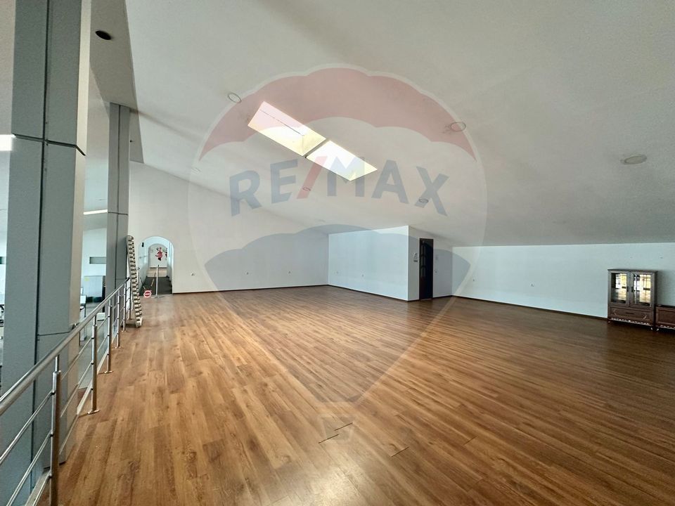 1,400sq.m Commercial Space for rent, Est area