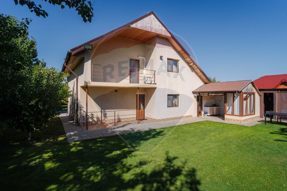 Casă / Vilă cu 5 camere de vânzare în zona Central