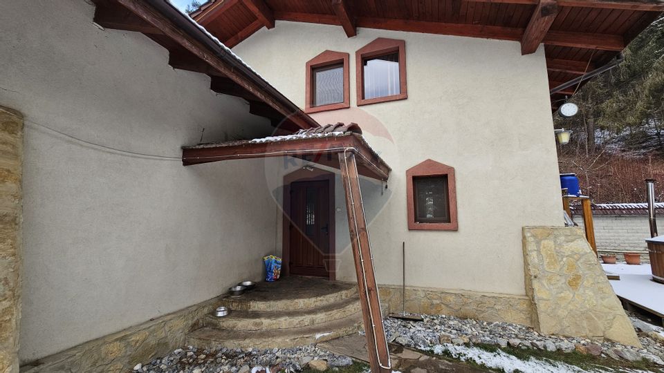 Vilă de lux cu 4 camere de vânzare în Câmpulung Moldovenesc, Suceava