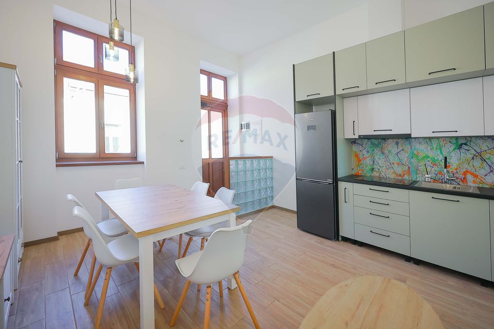 De vânzare 2 apartamente complet renovate Ultracentral