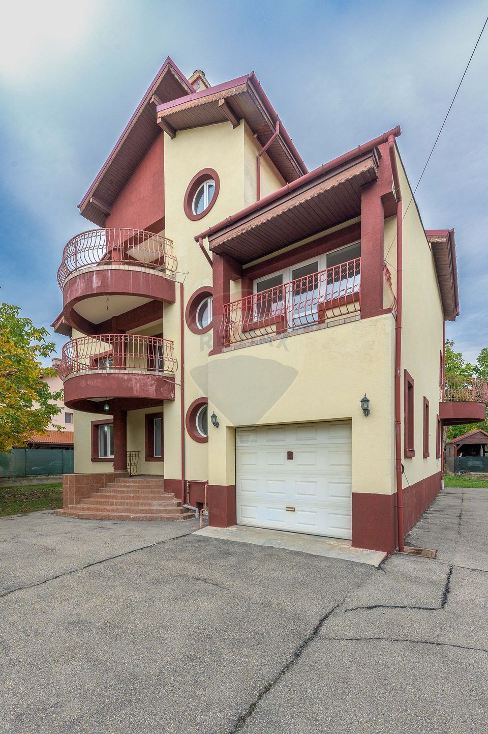 DE INCHIRIAT  Vilă cu 14 camere PIPERA/VOLUNTARI/ROND OMV