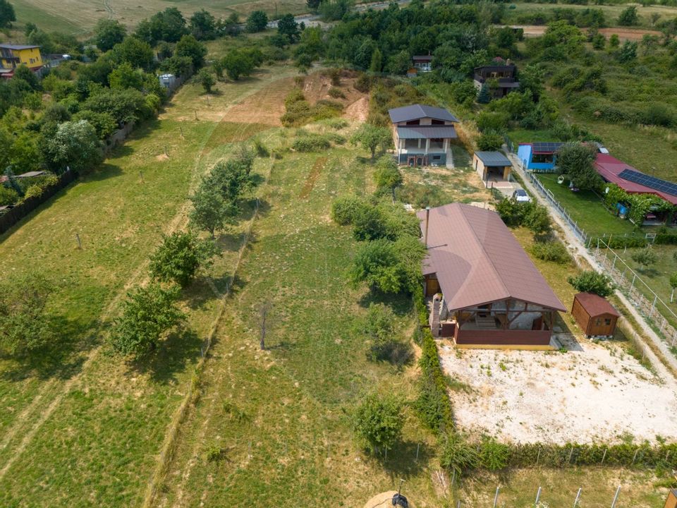 Land 1,273sqm Vulcan / Strada Parului