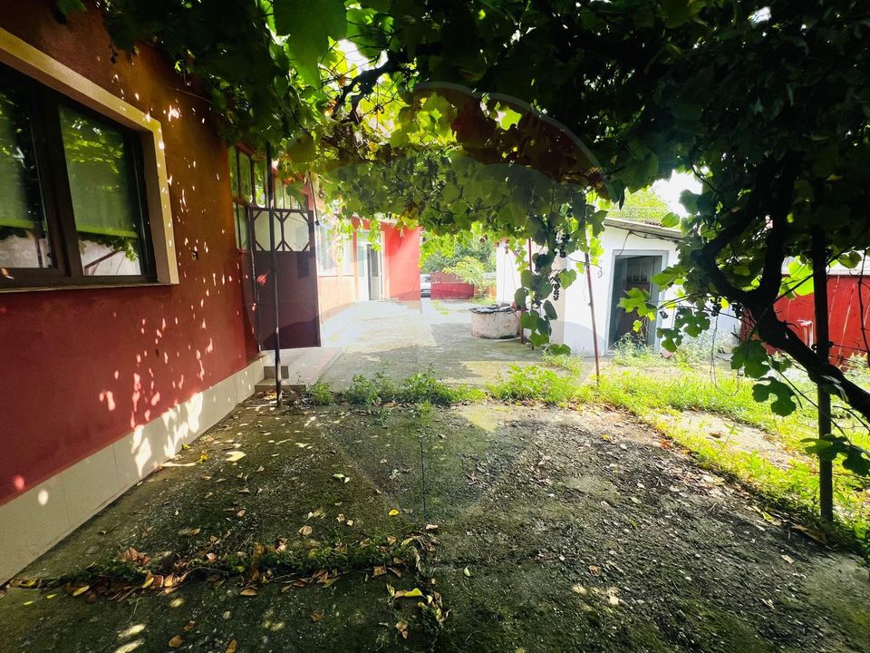 Casă 4 camere 1672 mp teren in Horia