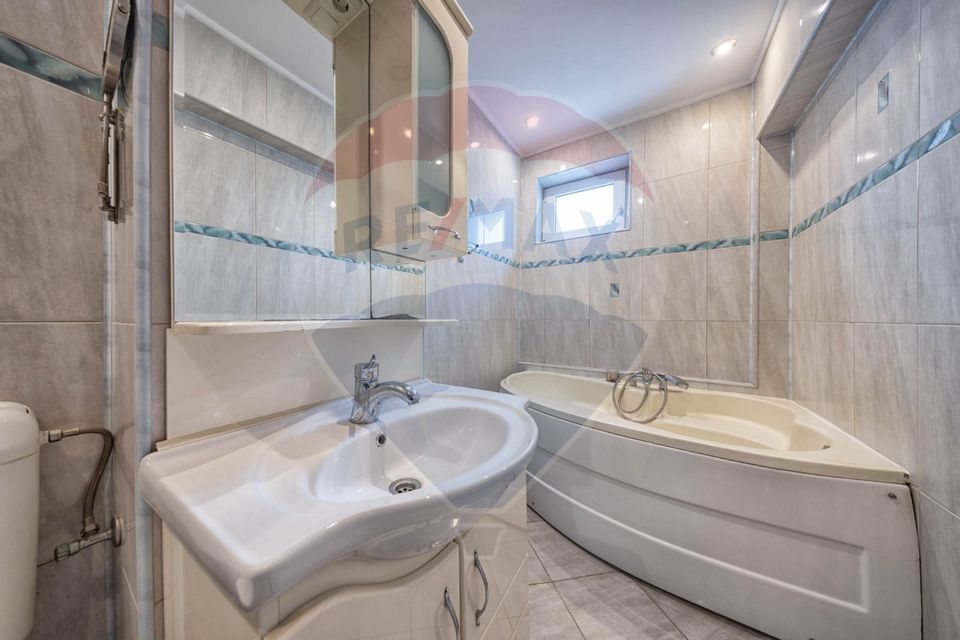 Apartament cu 3 camere, vis-a-vis de parcul Tractorul!