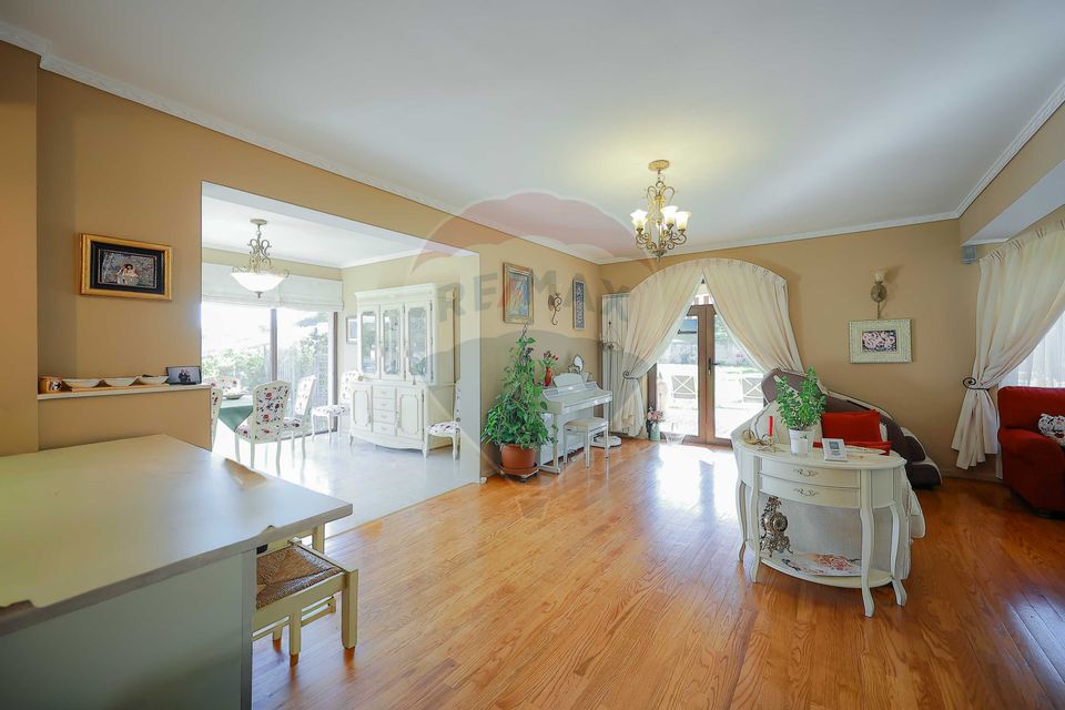 Casă / Vilă cu 5 camere de vânzare în zona Dealuri Oradea