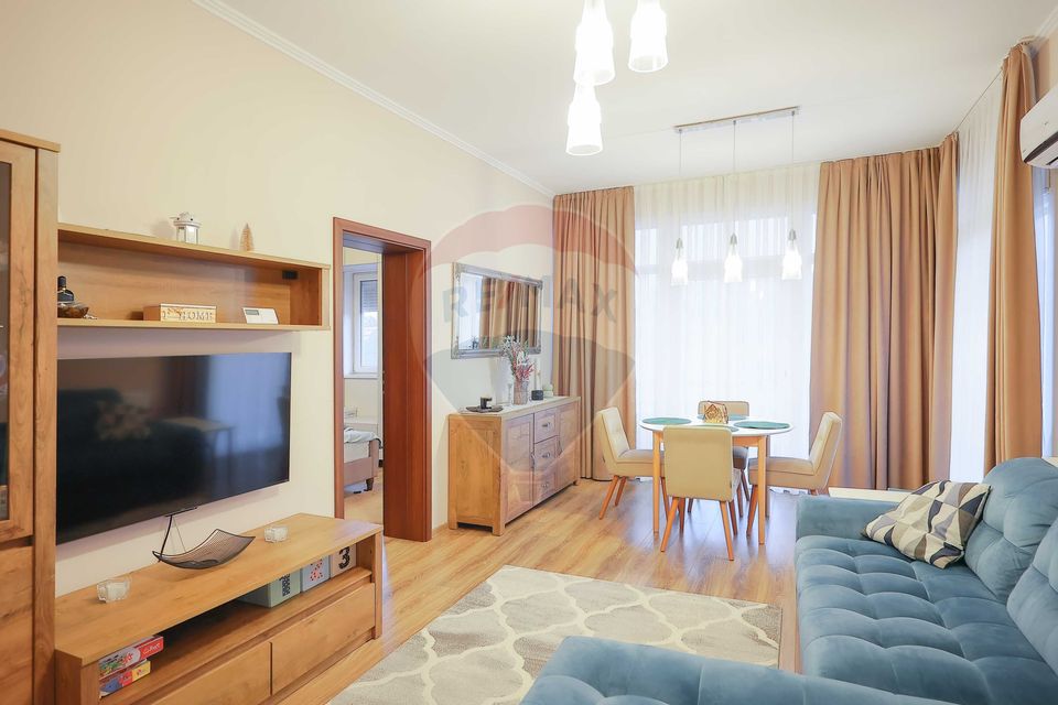 Apartament de Vânzare cu 3 camere și Parcare, Zona Dealuri