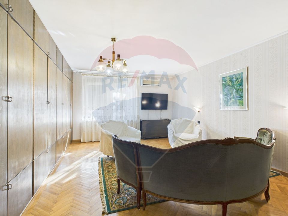 Spectacular villa in Balotesti, 5000 sqm courtyard and indoor pool