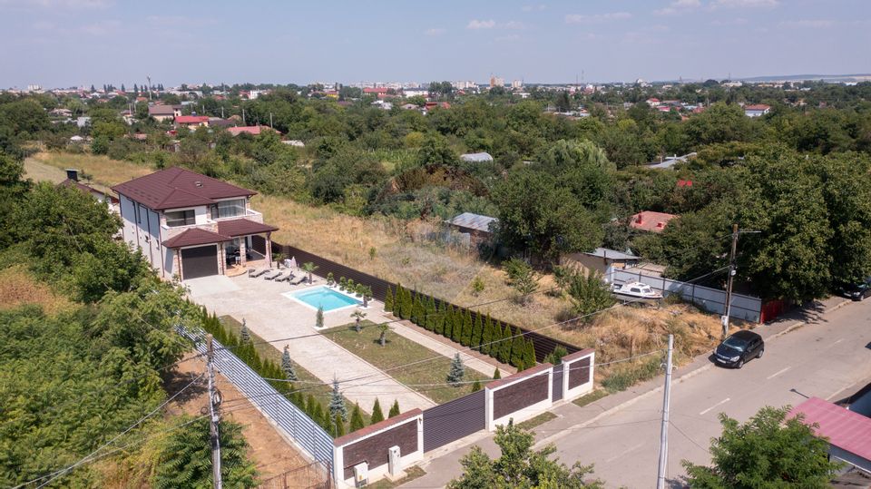 Vanzare Vila de Lux - Oază de Eleganță și Confort, Piscina, Giurgiu