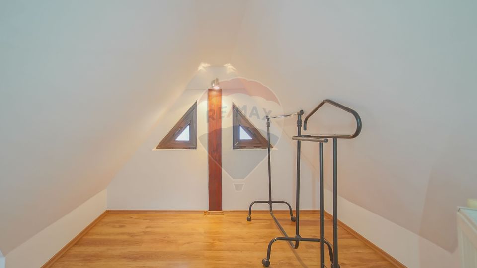 Apartament 3 camere pe două niveluri, cu parcare, Cartierul Toamnei