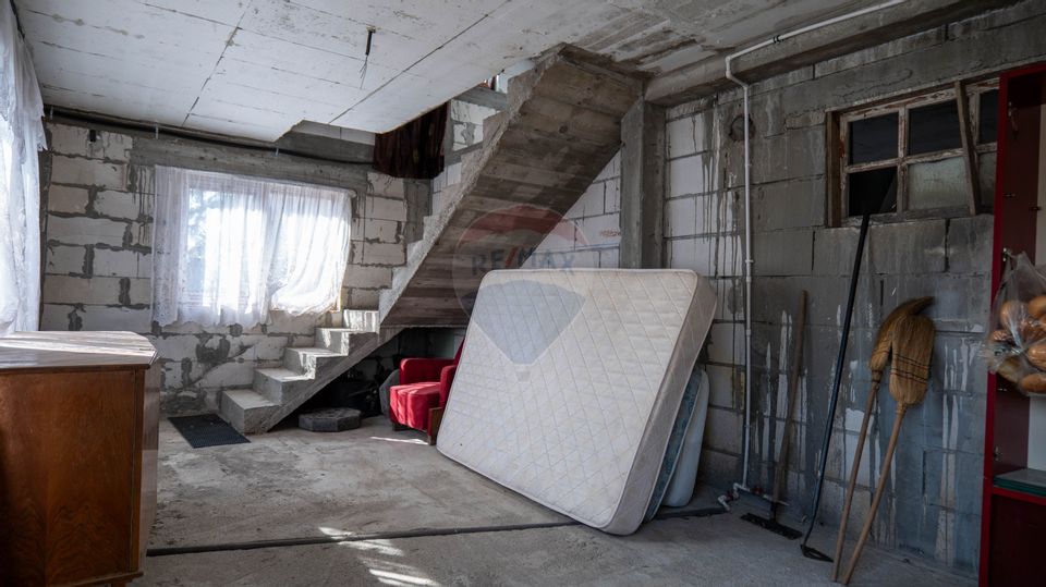 Vânzare imobil cu funcțiune mixtă Ungureni/ Dambovita