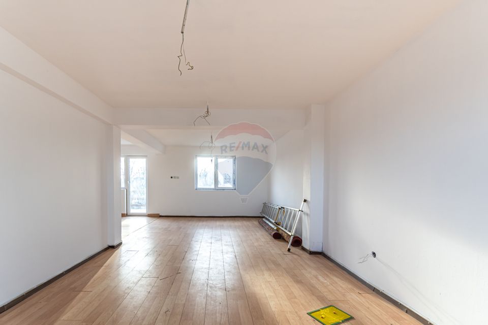 Casă de vânzare | 5 camere | Teren 1,100 mp | STUPINI | COMISION 0% |