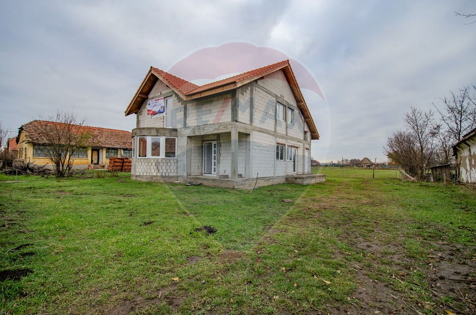 4 room House / Villa for sale