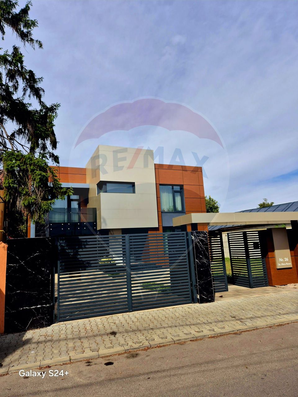 Casă / Vilă cu 4 camere de vânzare în zona Central