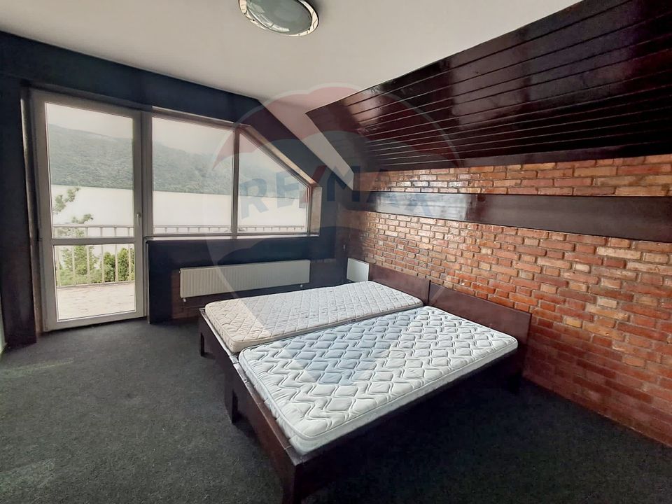 16 room Hotel / Pension for sale