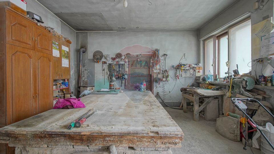 Casa individuala cu doua corpuri, teren 1000mp