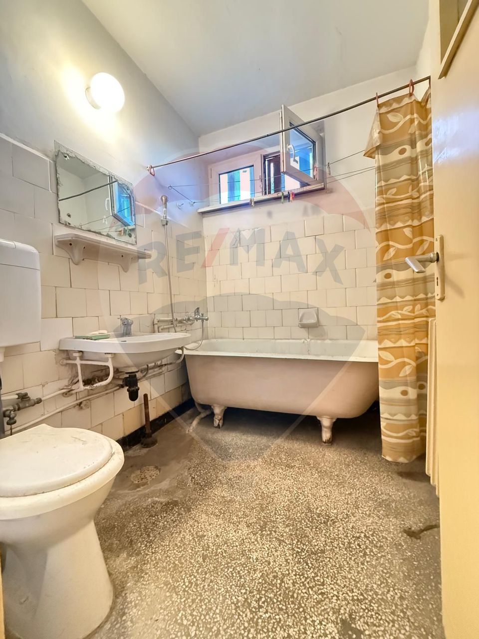 Apartament de vanzare 3 CAMERE în zona Spital Constanta