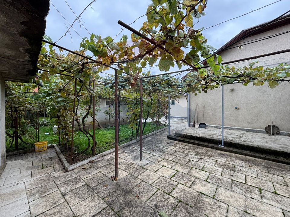 Casă / Vilă cu 5 camere de vânzare în Aleșd zona Ultracentral