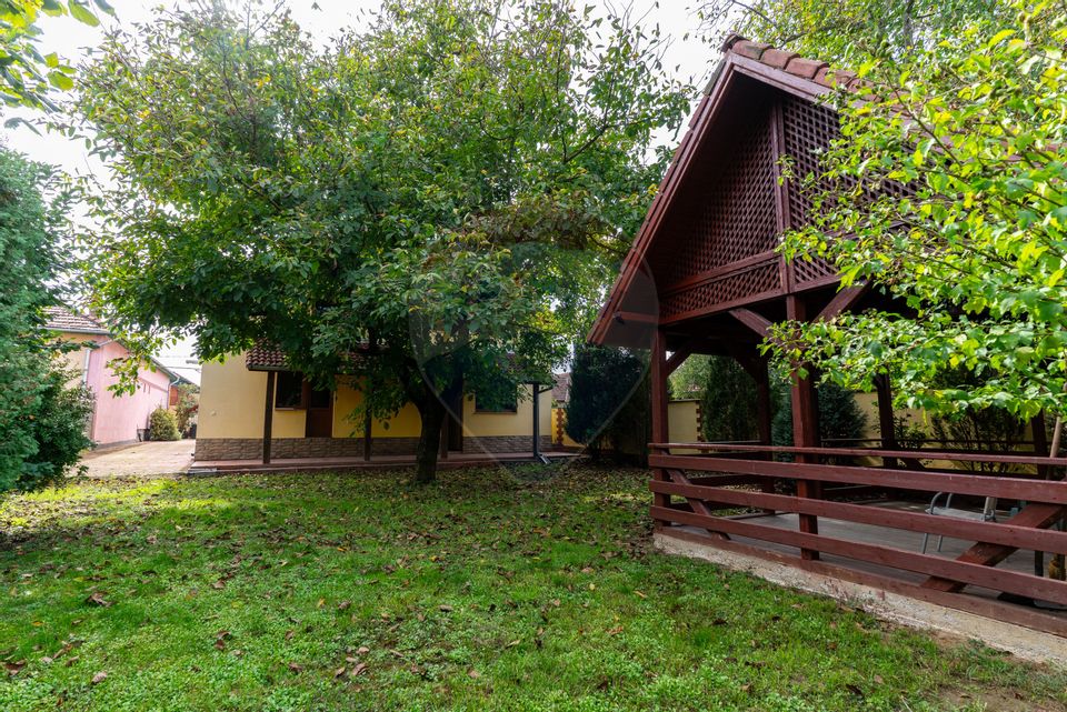 Vila /Pensiune 6 camere in Cristur, jud Hunedoara