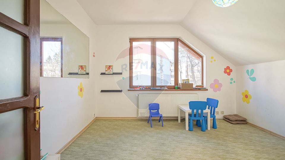 9 room House / Villa for rent, Centrul Civic area