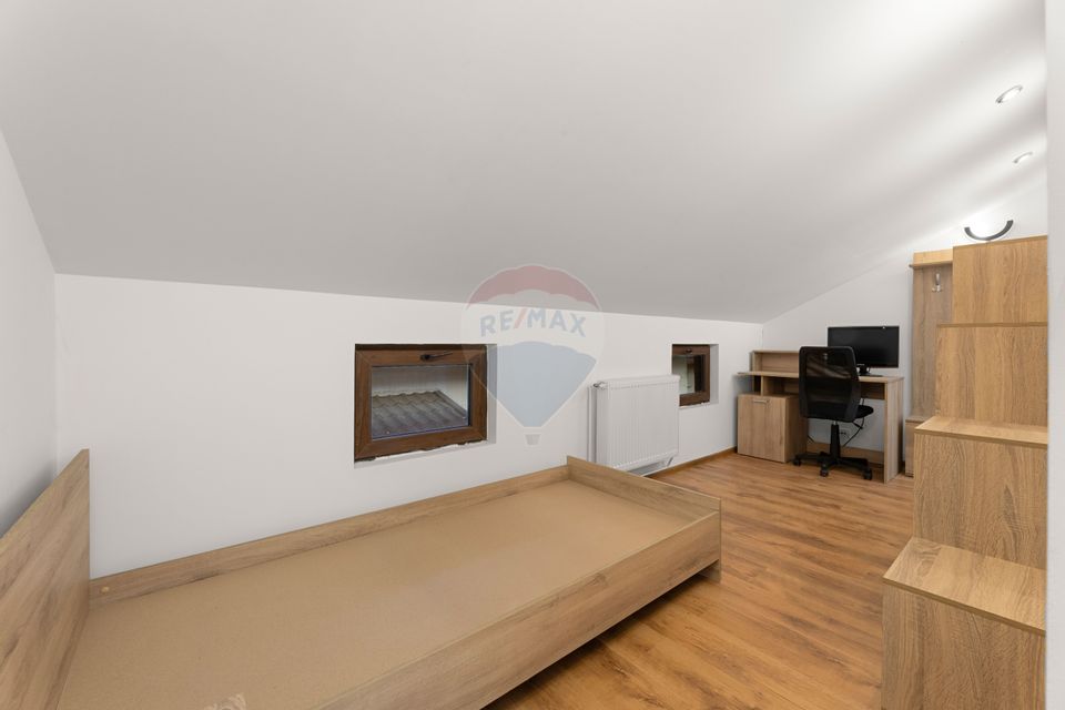 Apartament la casa cu 3 camere intr-o zona centrala