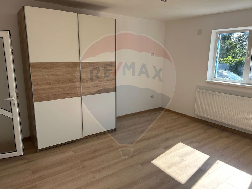 Casă renovată cu 4 camere în Urechești