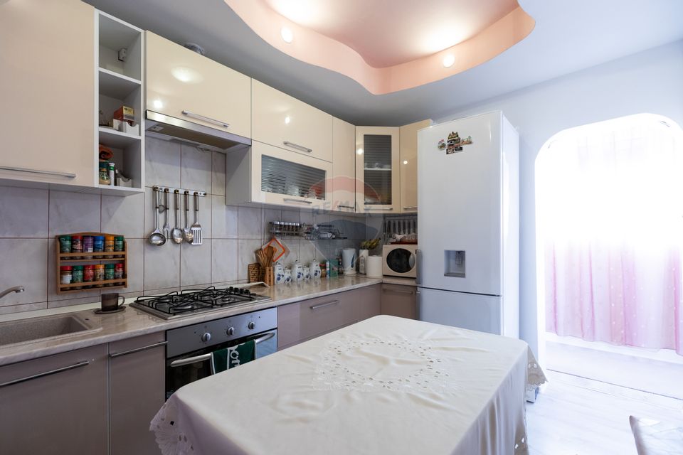 Casă / Vilă cu 6 camere de vânzare