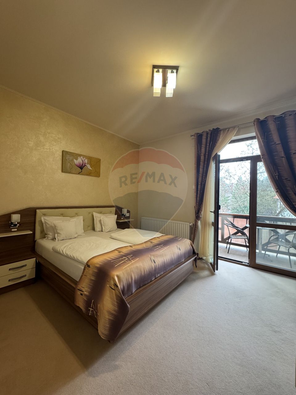 9 room Hotel / Pension for sale, Central area