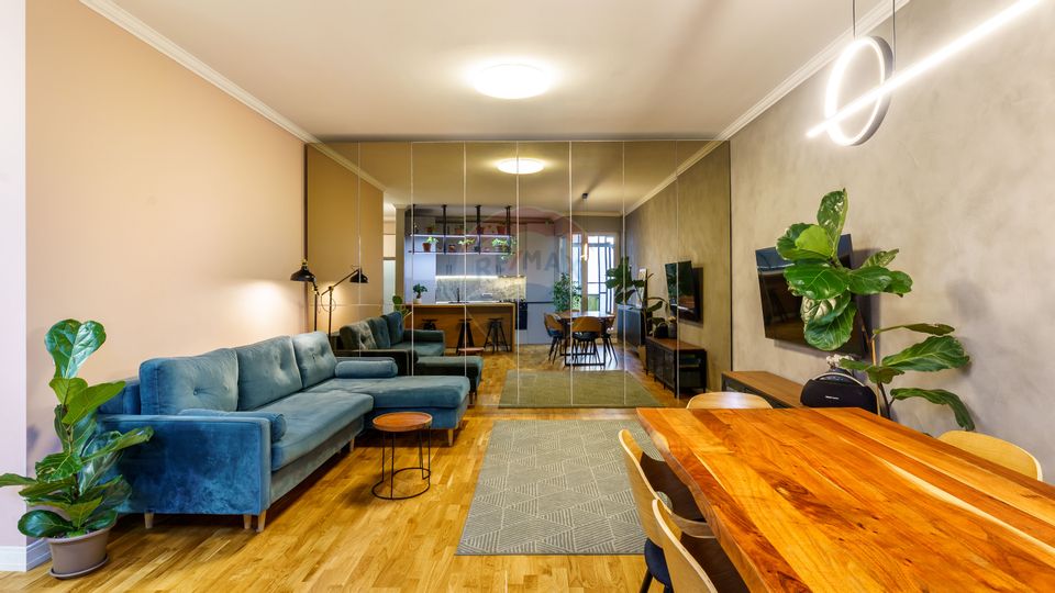 Apartament cu 3 camere de vânzare în zona Semicentral