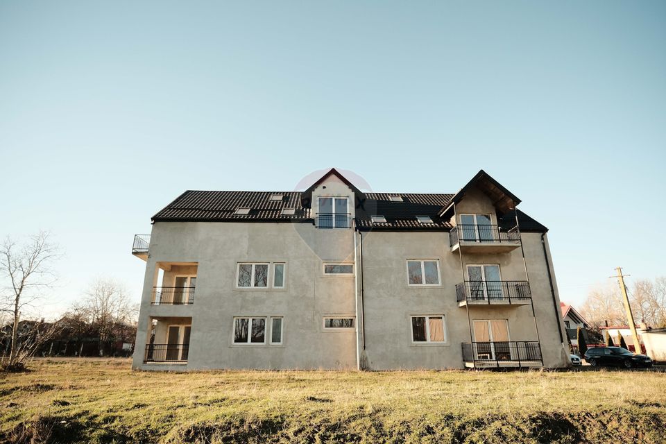 De vanzare bloc la gri format din 9 apartamente