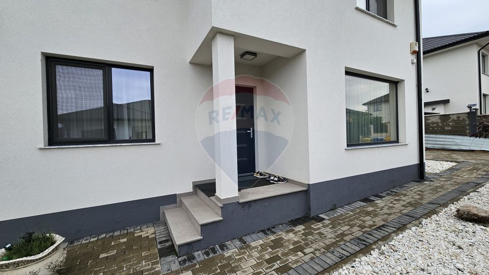 5 room House / Villa for sale