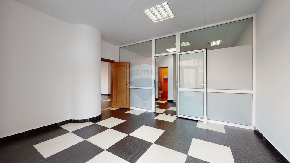 121sq.m Office Space for rent, Central area