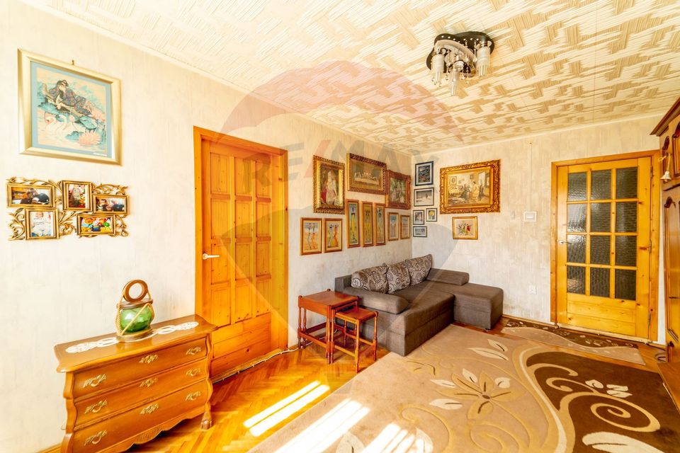 Apartament cu 3 camere in zona Grădiște