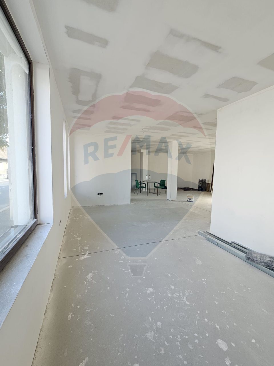 81sq.m Commercial Space for rent, Piata Cluj area