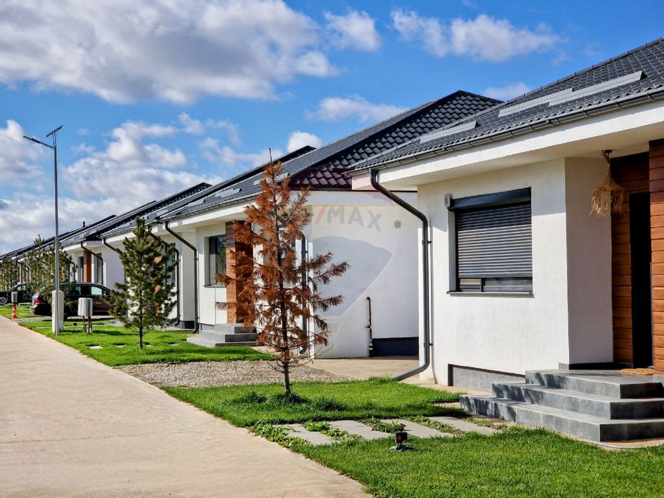 House on ground floor with terrace and courtyard, Tunari