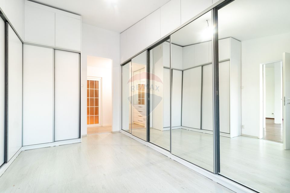 Vanzare Vila 5 camere cu terase mari si priveliste directa la lac