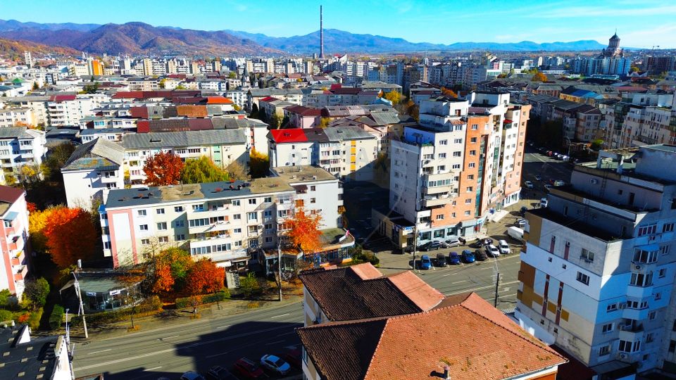 100sq.m Commercial Space for rent, Republicii area